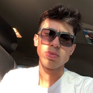 Meet your Posher, Emanuel